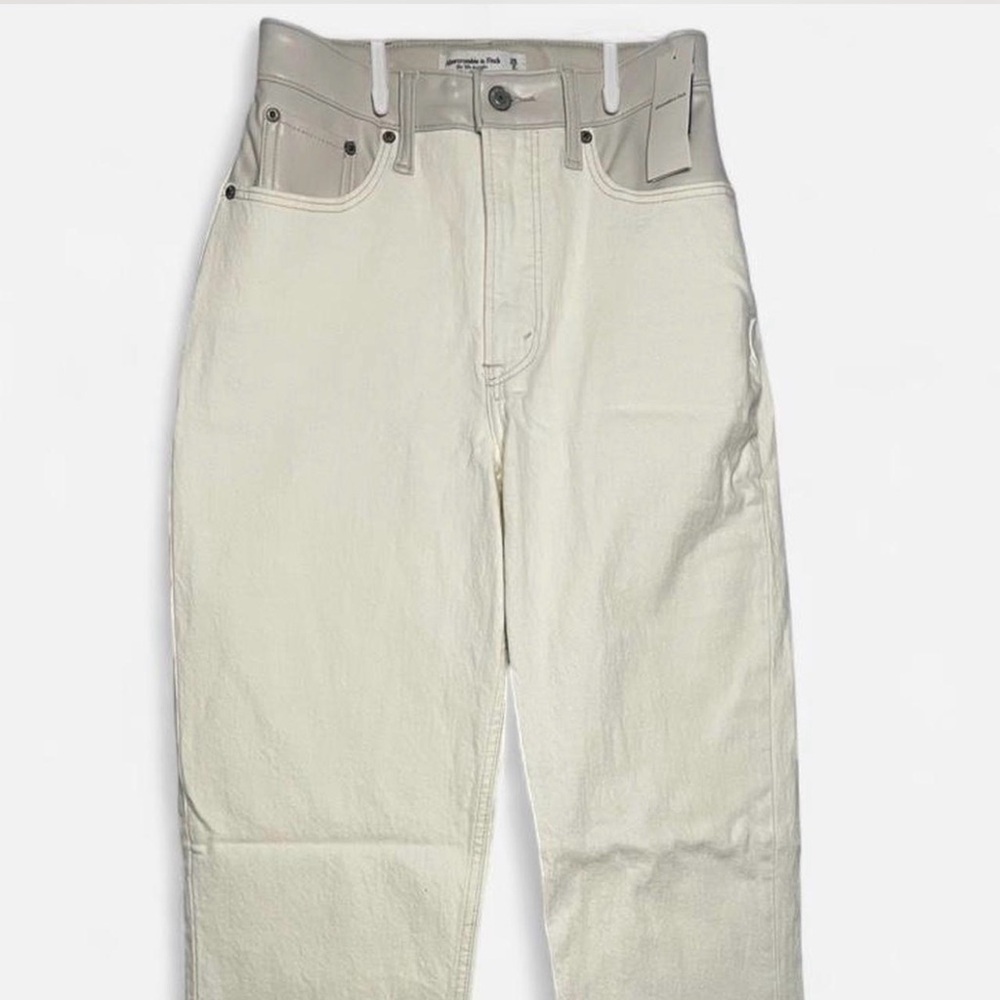 Abercrombie & Fitch 90s Straight Curve Love Jeans in Cream - Picture 4 of 5